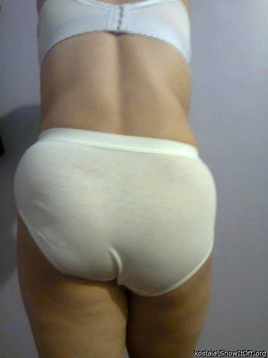 jesus this girl so hot i love to sperm you hun