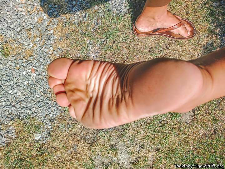 Mmmm,like to lick,suck and fuck your sexy feet!!!!!  