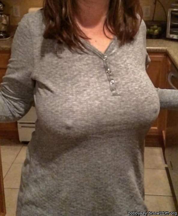 Another bra-less pic.  Many seem to like these :-)