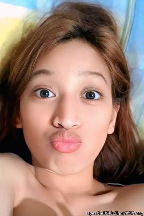 Beautiful eyes.  Terrific lips.  I would love to feel them o