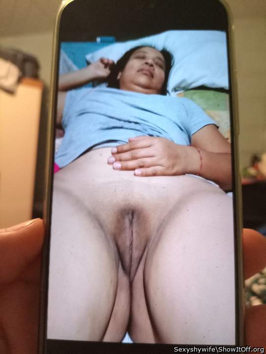 Sindy showing you her pussy