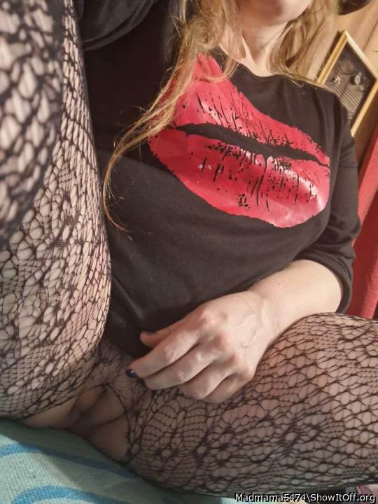 Mmmmmm may I bury my face in between those thighs 🥵