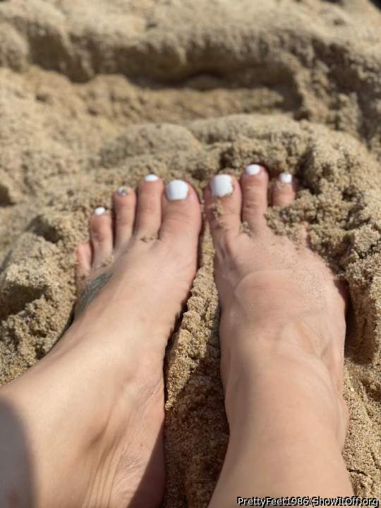 No offense but I never understood the foot fetish thing 
Th