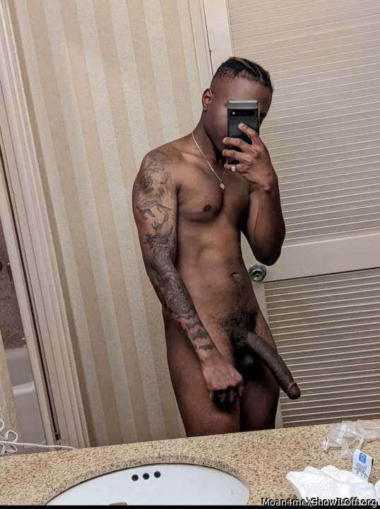 Sexy fit body man. That coxk though holy fuxk bro! 