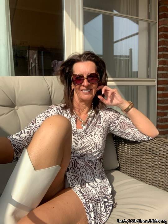 Stunning and you wearing underwear or not ? Mhhh