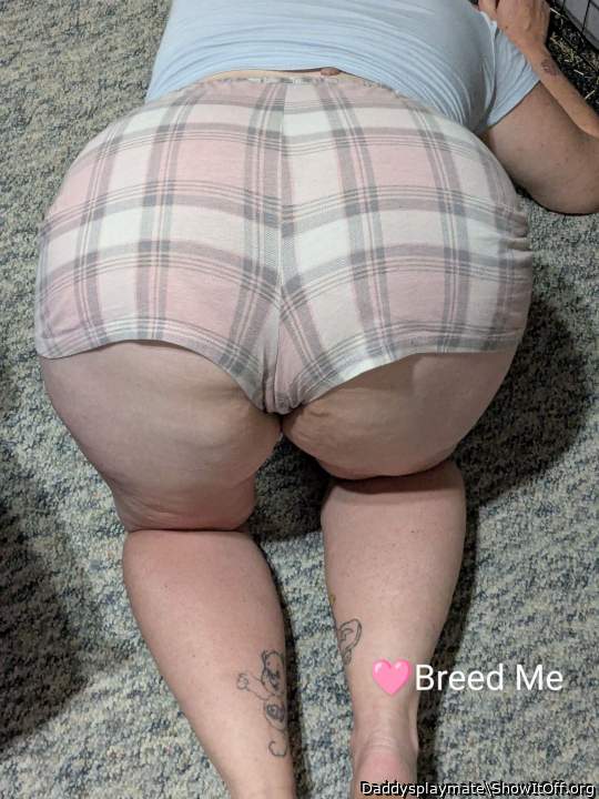 Love to feel that ass! Dont mind if I do!