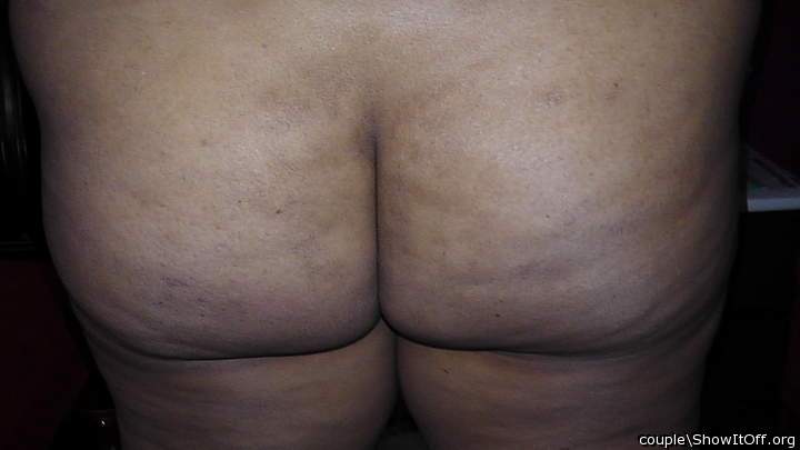 Photo of tooshie from couple