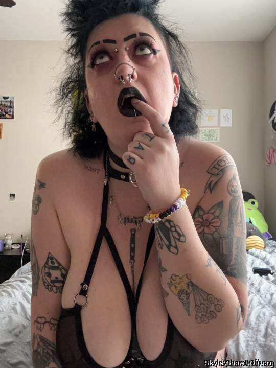 Sooo charming and seductive� mmmm 😋 yummy 