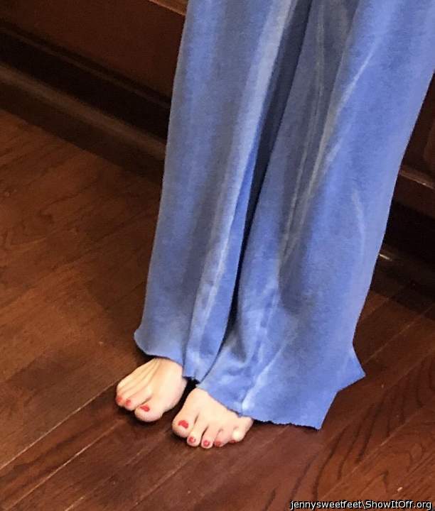 Hey, it's nice to see a new pic of your pretty feet...thanks